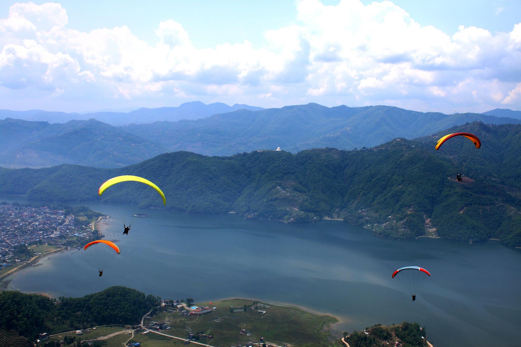 पोखरामा बढ्यो प्याराग्लाइडिङ शुल्क 